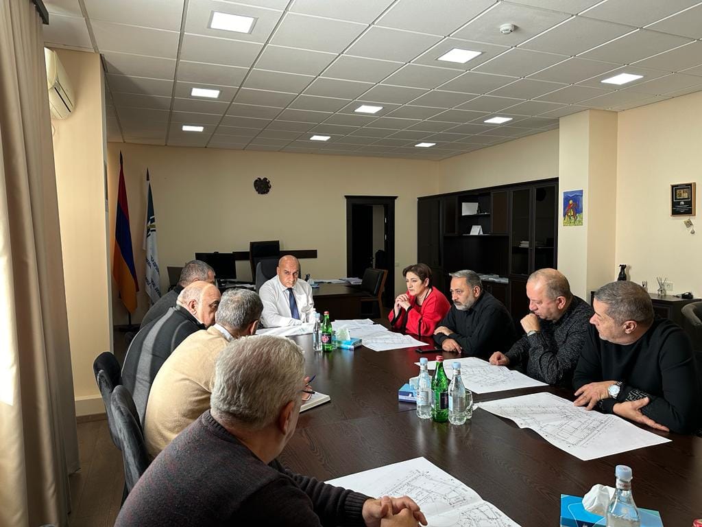 Դպրոցաշինության խնդիրների քննարկում ՀՏԶՀ տնօրենի մոտ